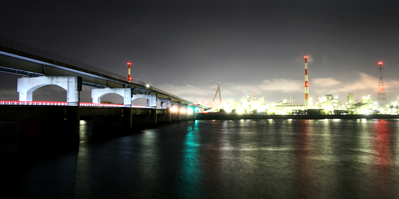 スカイロード(宇部湾岸道路)と工場地帯の夜景
